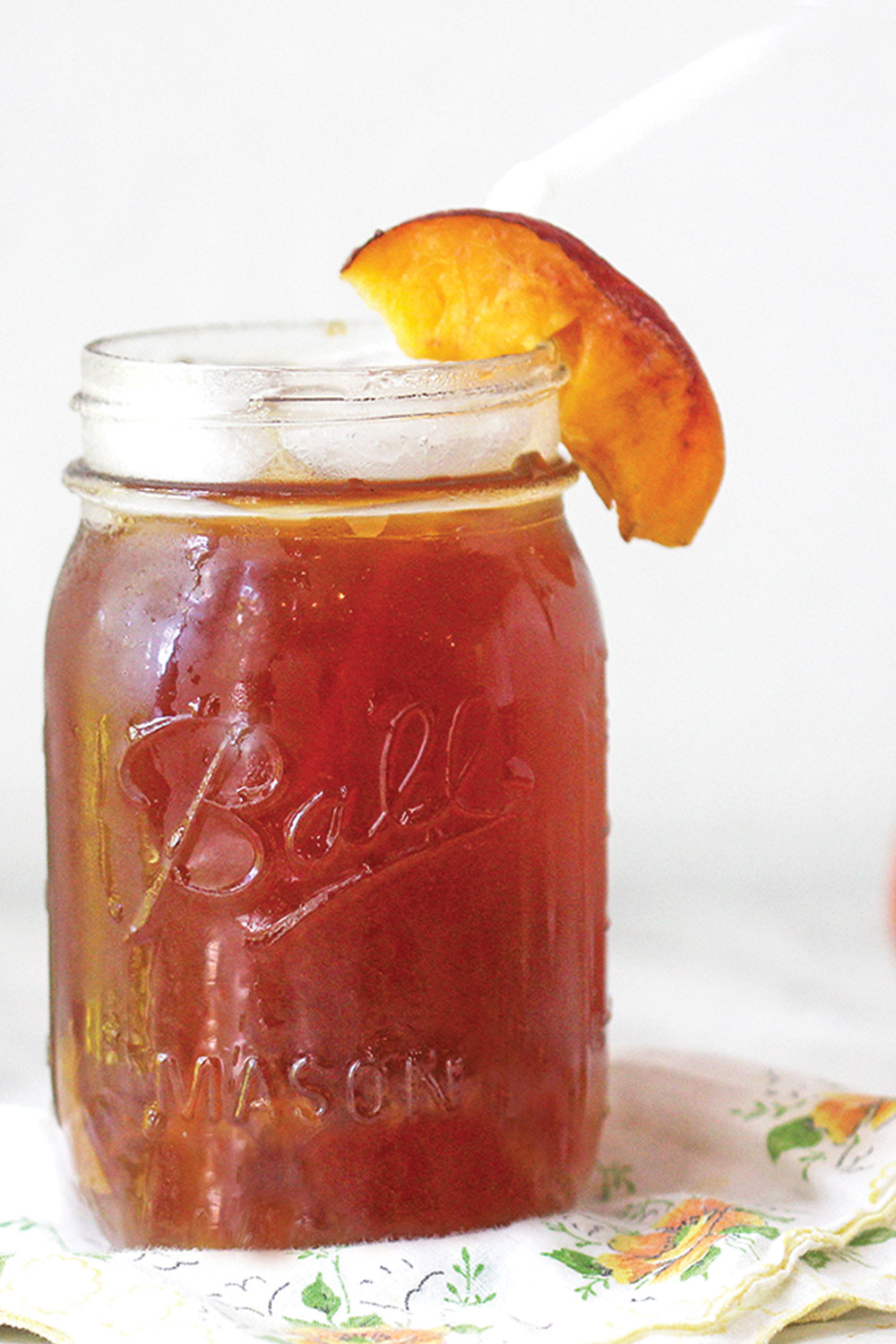 Peach Jam Sweet Tea and Bourbon Cocktail - summer mason jar recipe