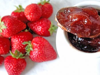 What is difference between jam and jelly?
